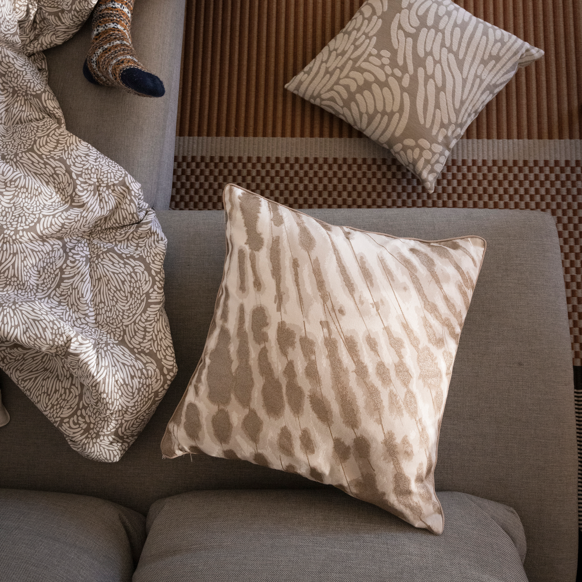 Laulujoutsen Cushion Cover