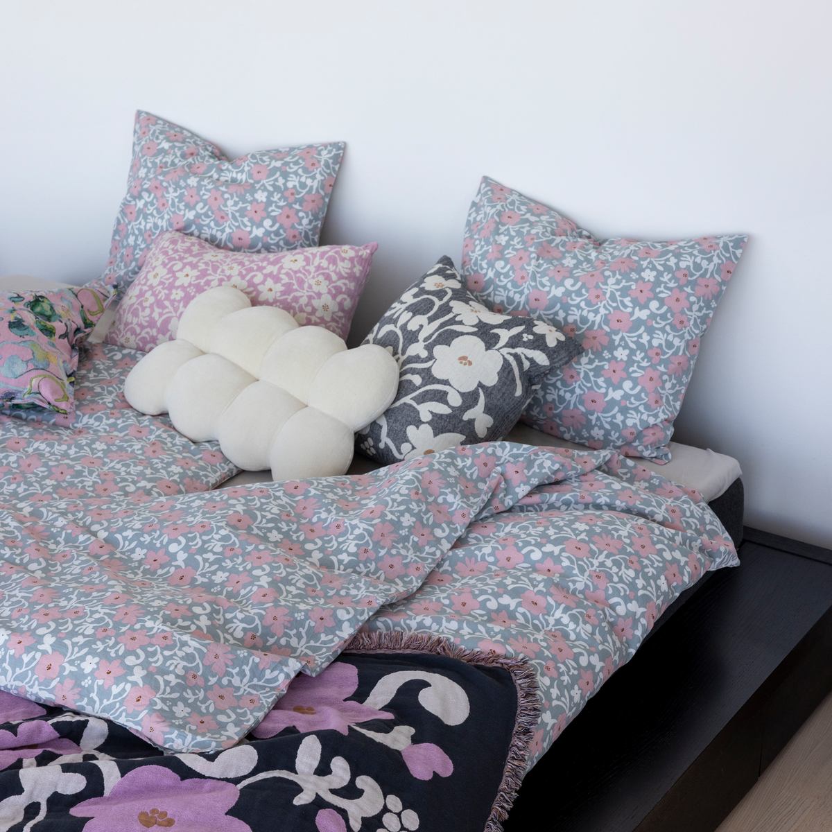 Ruusumalva Cushion Cover Jacquard
