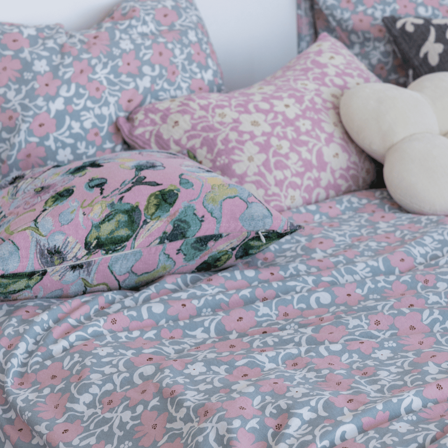 Kukkapelto Tyynynpäällinen Gobeliini - PENTIK - Tekstiilit/Sisustustekstiilit/Tyynynpäälliset
