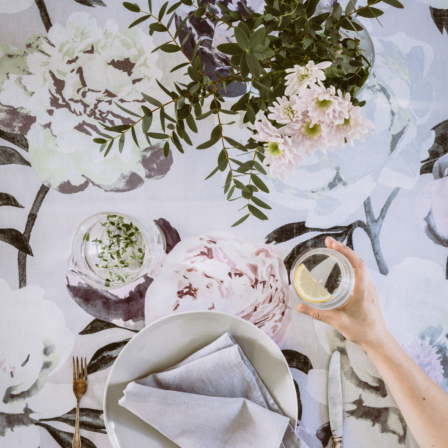 Pioni Tablecloth