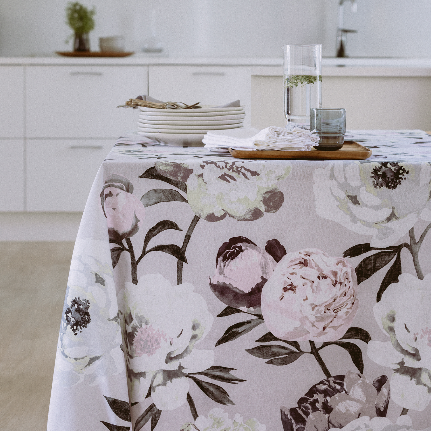 Pioni Tablecloth