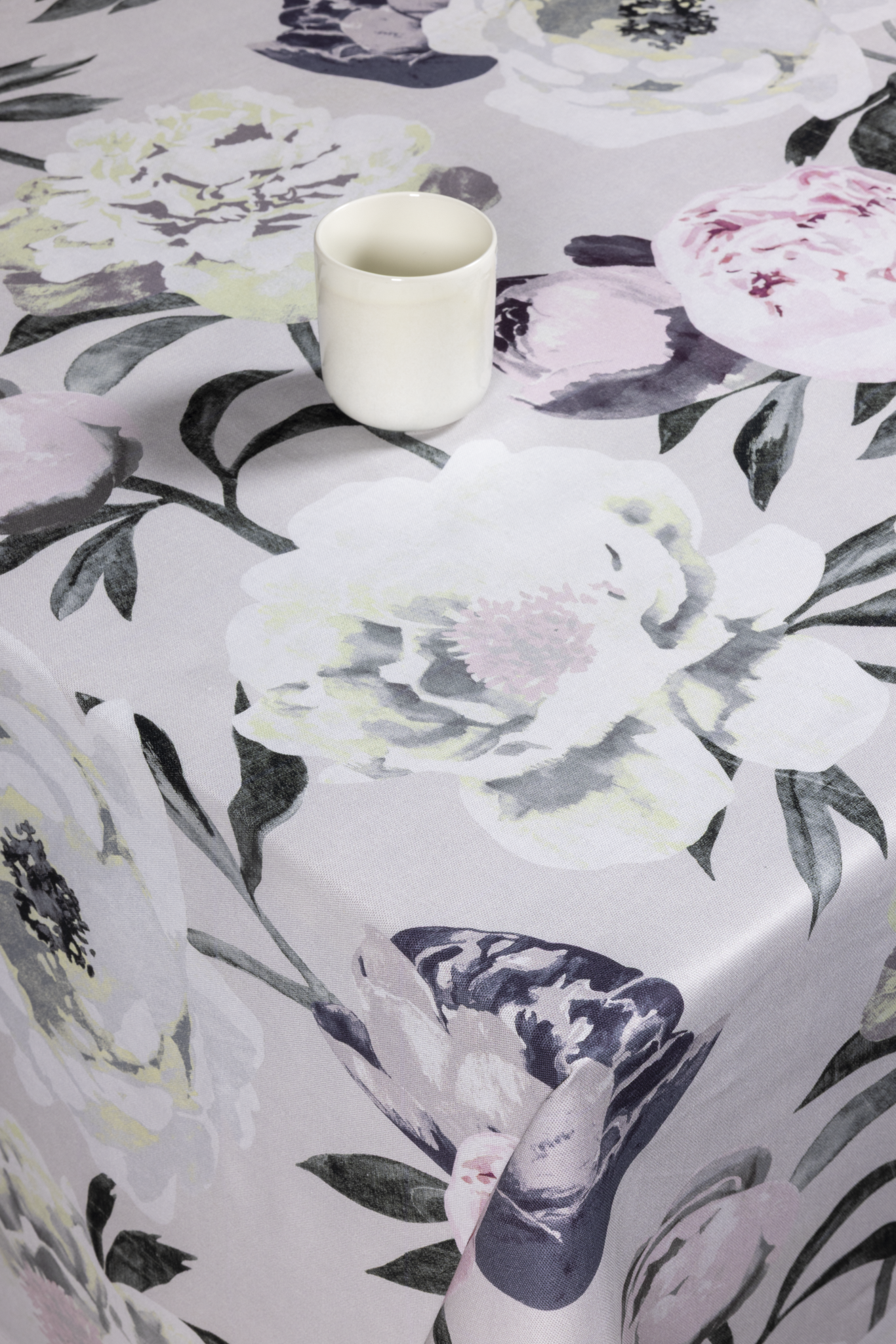 Pioni Tablecloth